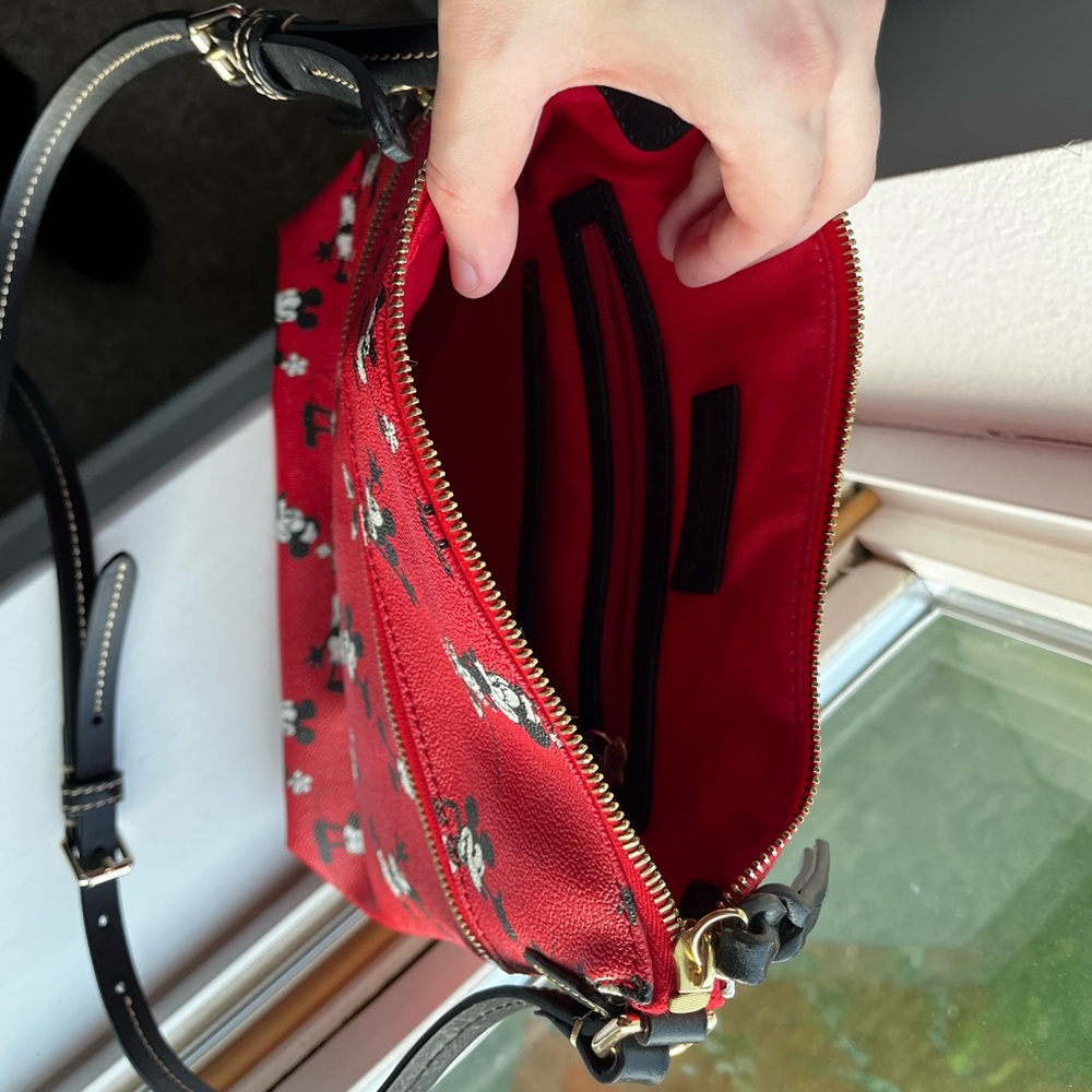Mickey Mouse crossbody purse - Picture 3 of 3